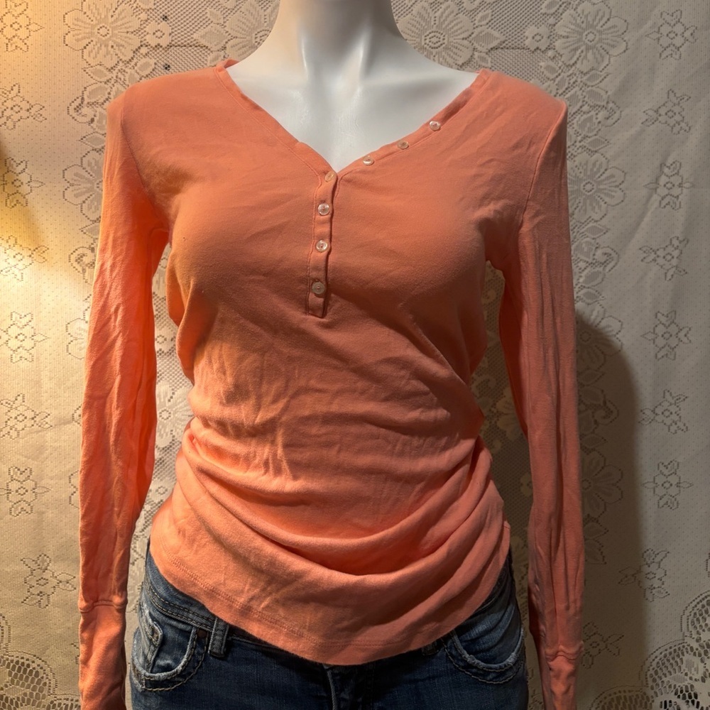 💋3 for $25 Old Navy 2000s long sleeve Henley in coral